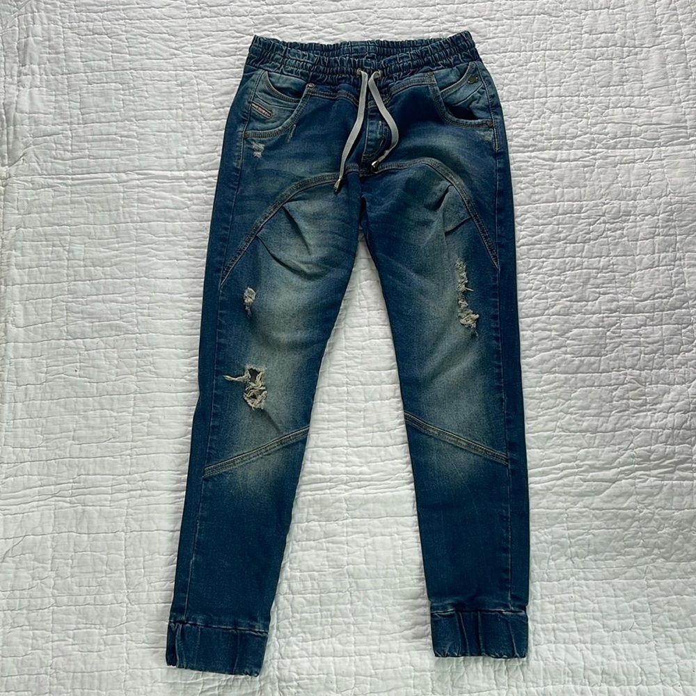 Cocoa- pull on distressed jeans made in Columbia - unique design - size 3